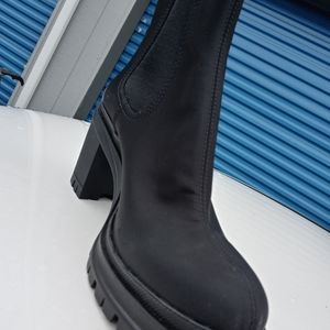 "WOMEN'S PRADA BOOT'S"